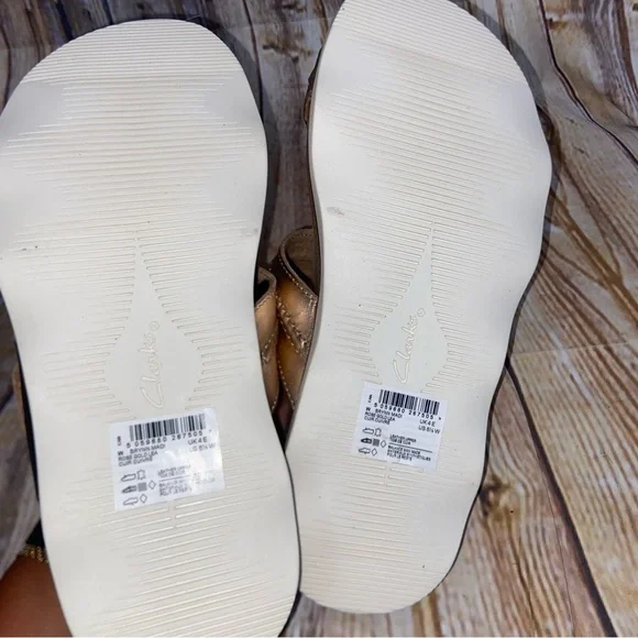 Clarks Brynn Madi Sandal in Leather Rose Gold Size 6.5W NWT - Picture 7 of 8